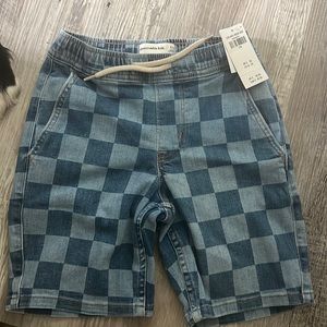 NWT Abercrombie kids size 7/8 shorts never worn